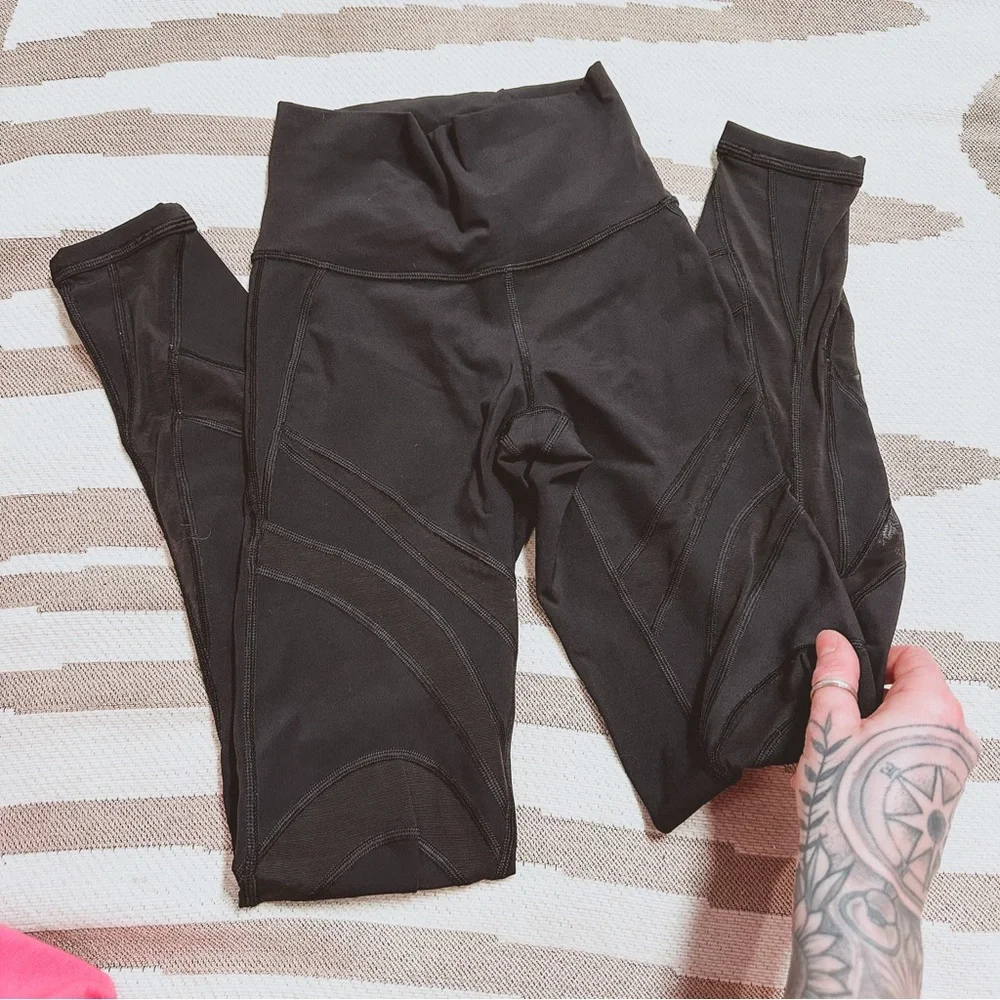 ❌SOLD❌Lululemon cross mesh style legging size 2 - Picture 4 of 10